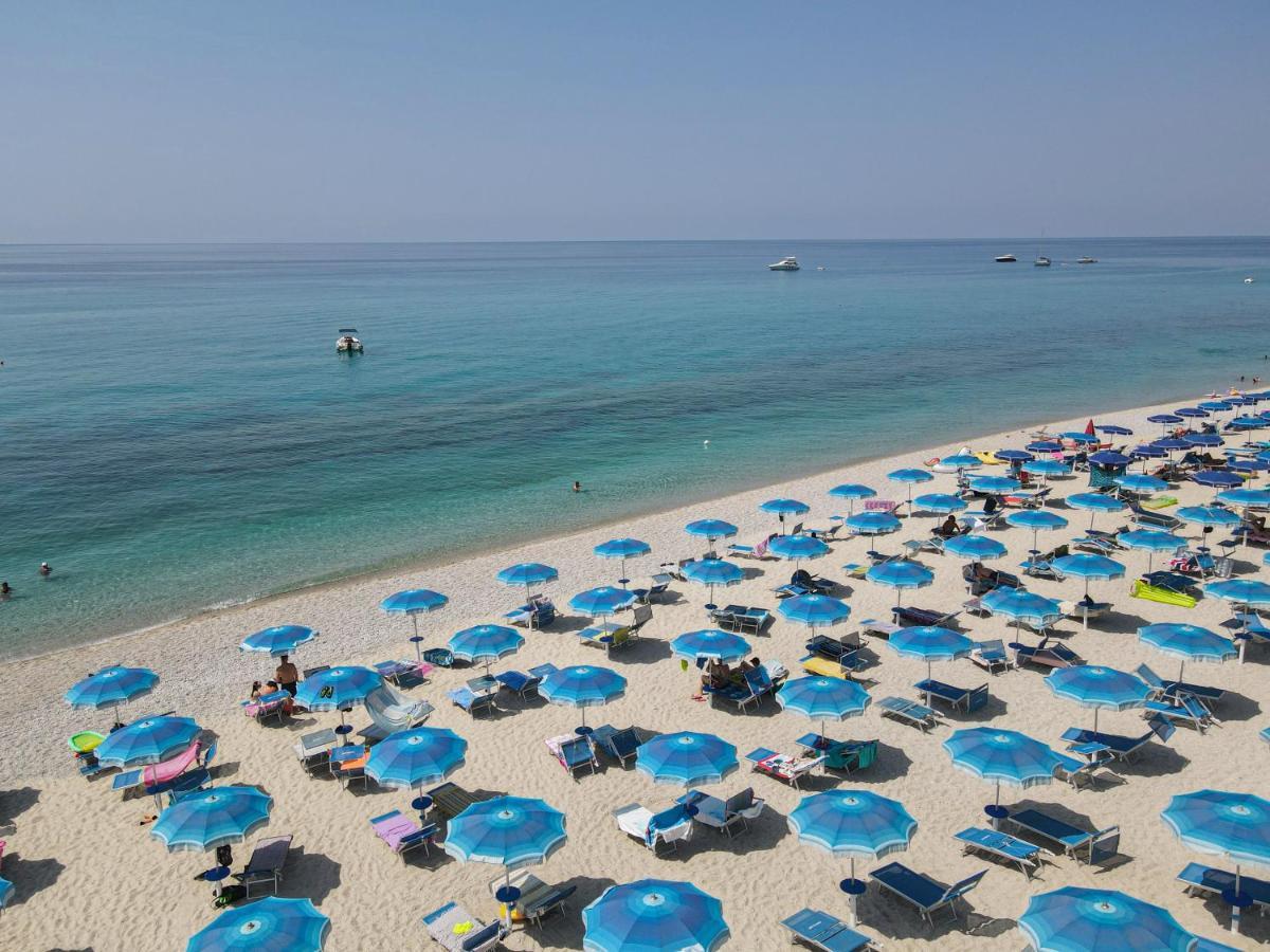 Hotel Scoglio Del Leone Zambrone Buitenkant foto