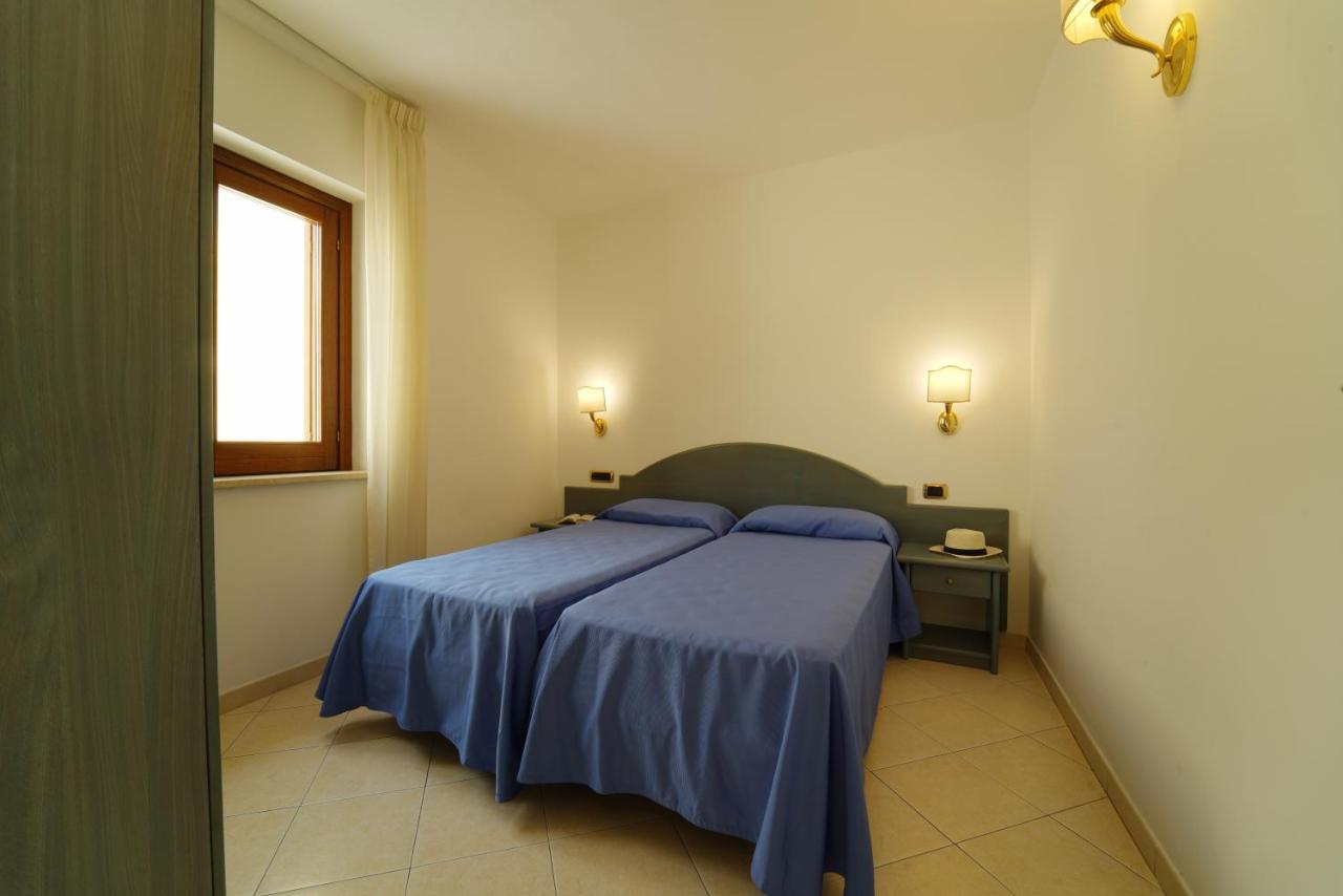 Hotel Scoglio Del Leone Zambrone Buitenkant foto