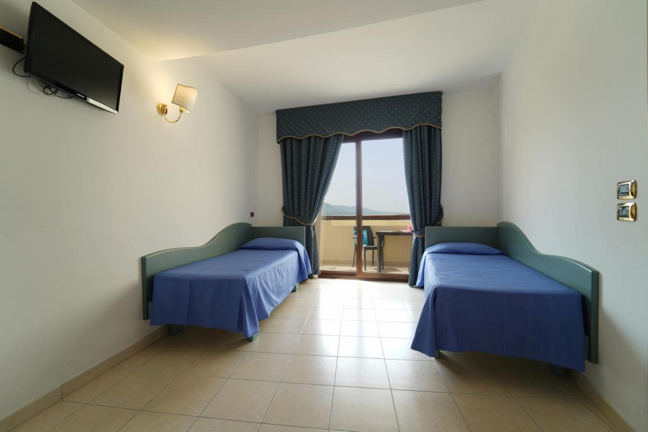 Hotel Scoglio Del Leone Zambrone Buitenkant foto