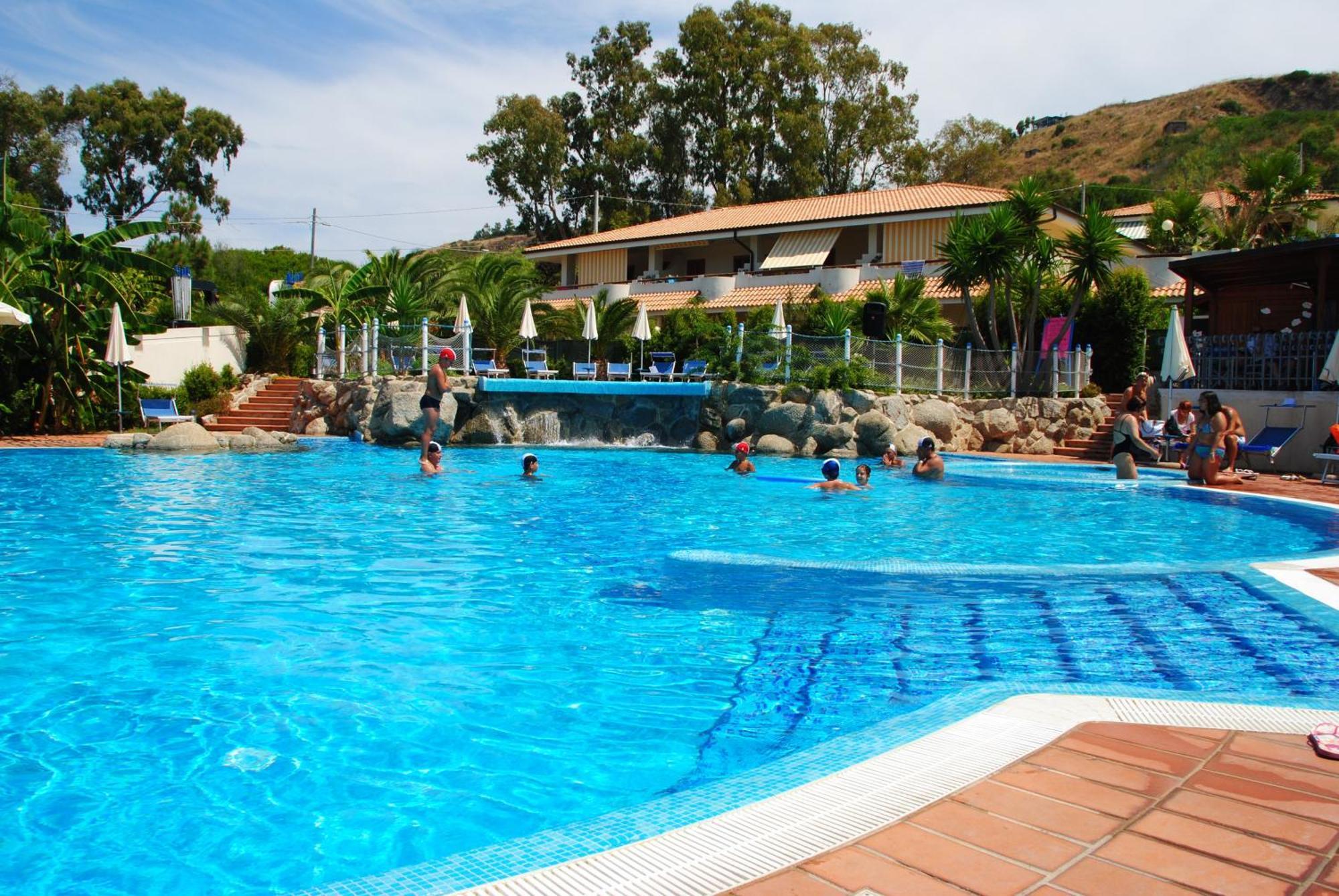 Hotel Scoglio Del Leone Zambrone Buitenkant foto