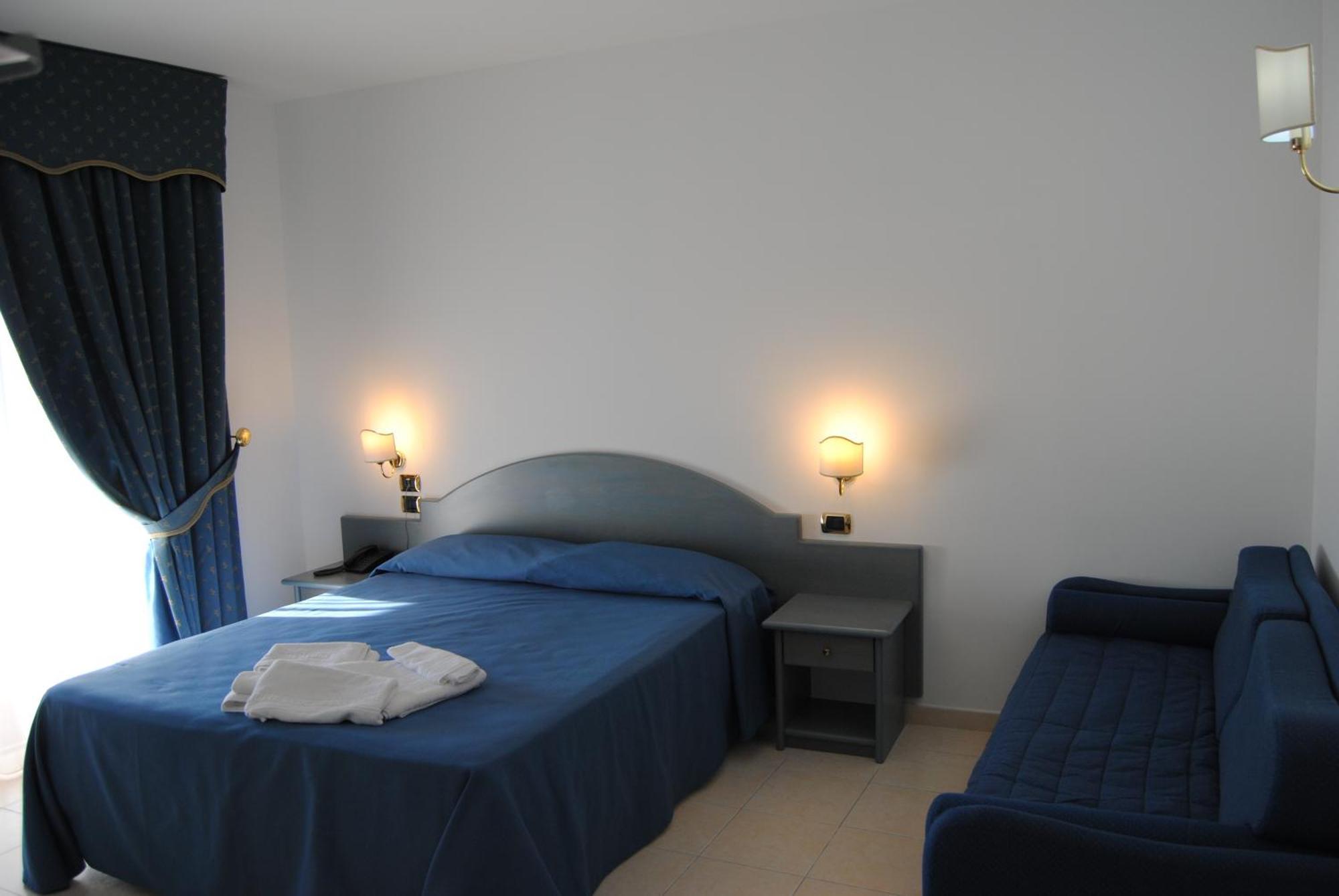 Hotel Scoglio Del Leone Zambrone Buitenkant foto