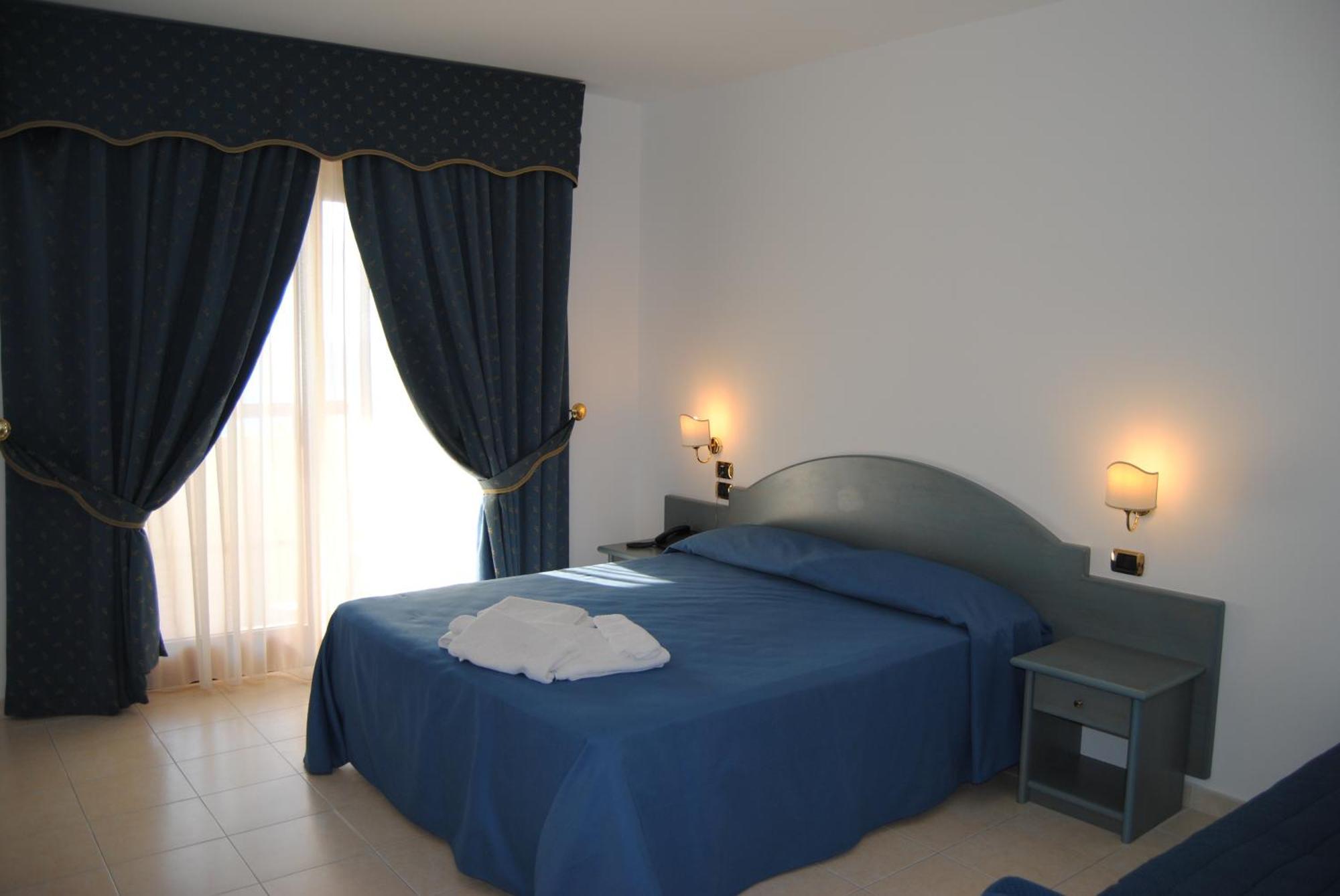 Hotel Scoglio Del Leone Zambrone Buitenkant foto