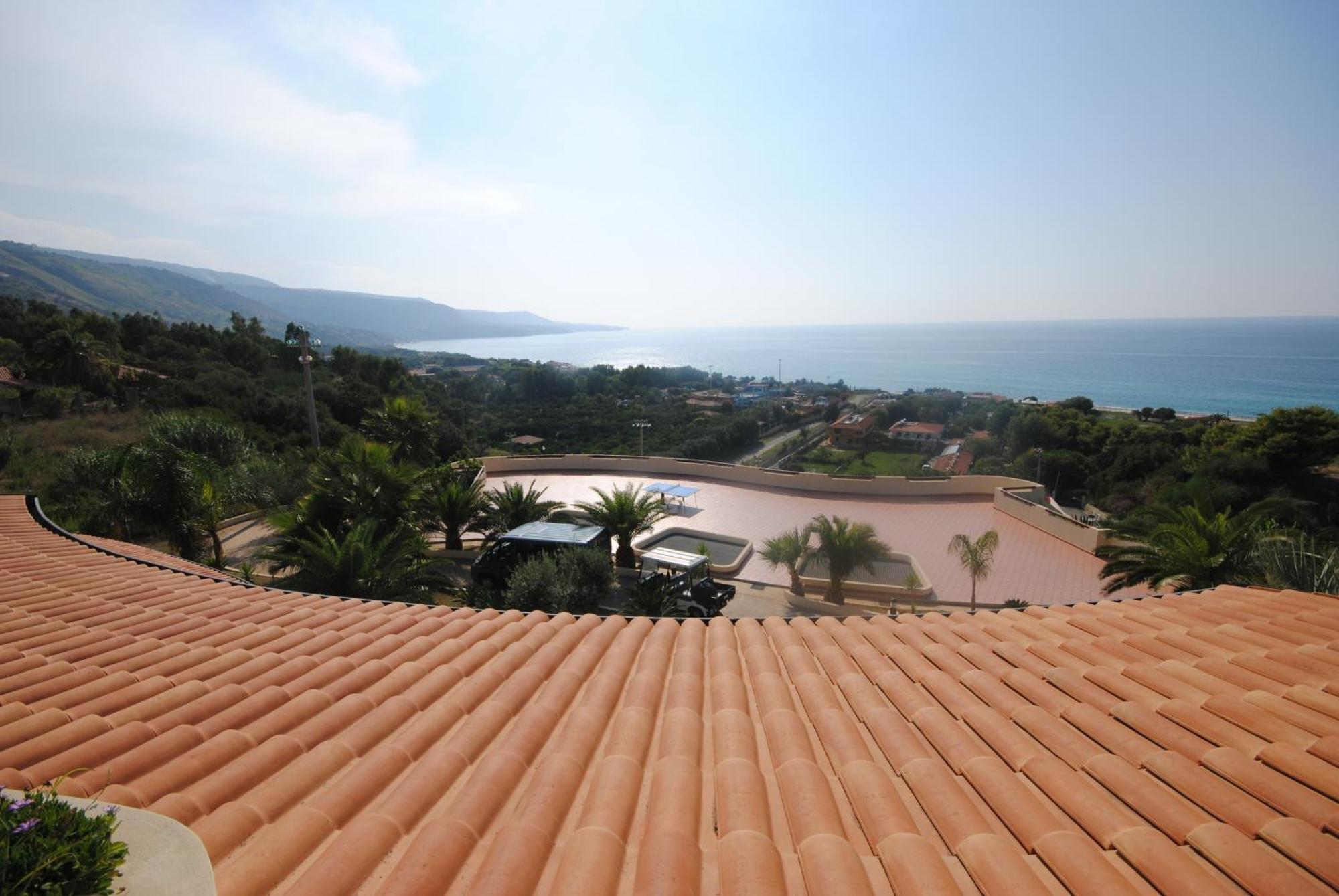 Hotel Scoglio Del Leone Zambrone Buitenkant foto