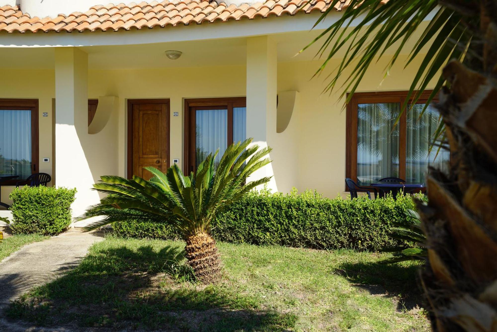 Hotel Scoglio Del Leone Zambrone Buitenkant foto